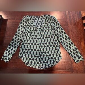 Jones New York Black and Green Graphic Long Sleeve Blouse